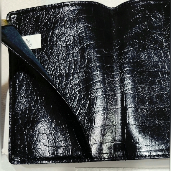 black leather passport wallet - Picture 4 of 7